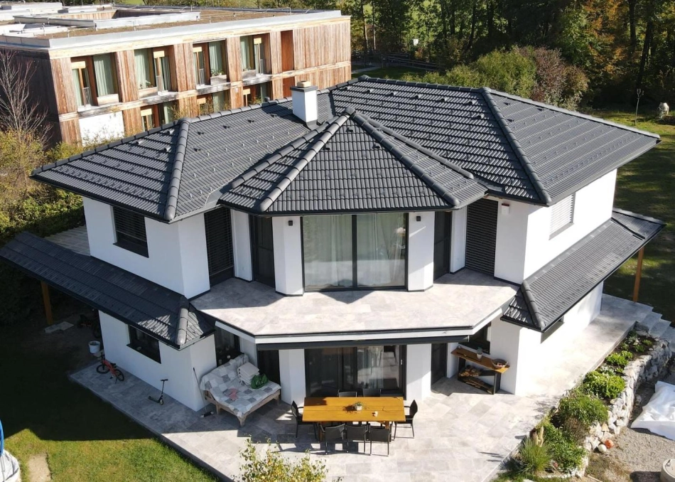 Wohnhaus mit Steildach und Dachgauben
